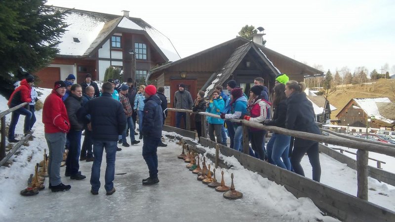 Eisschießen gegen die Bauern
